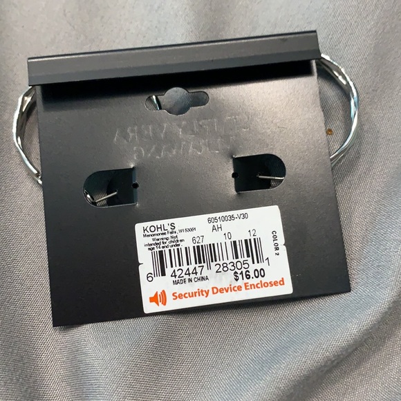 Brand new simply vera vera Wang earrings - Picture 8 of 8